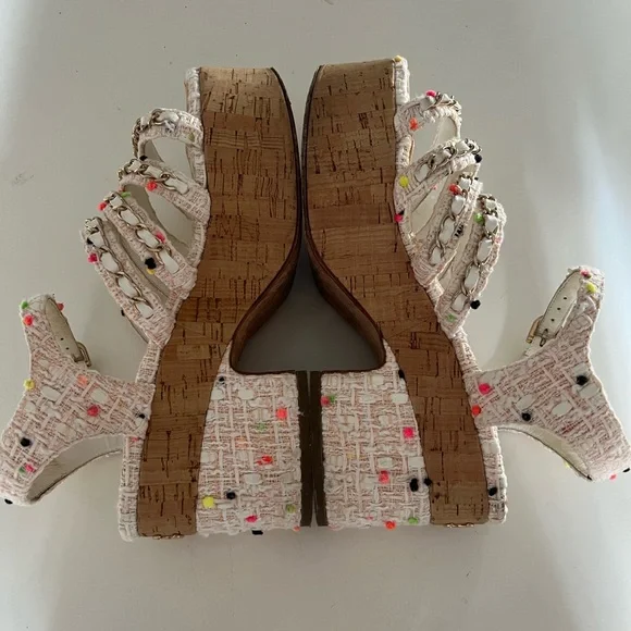 CHANEL Beige and Gold Chain Strap Sandals - Picture 2 of 6